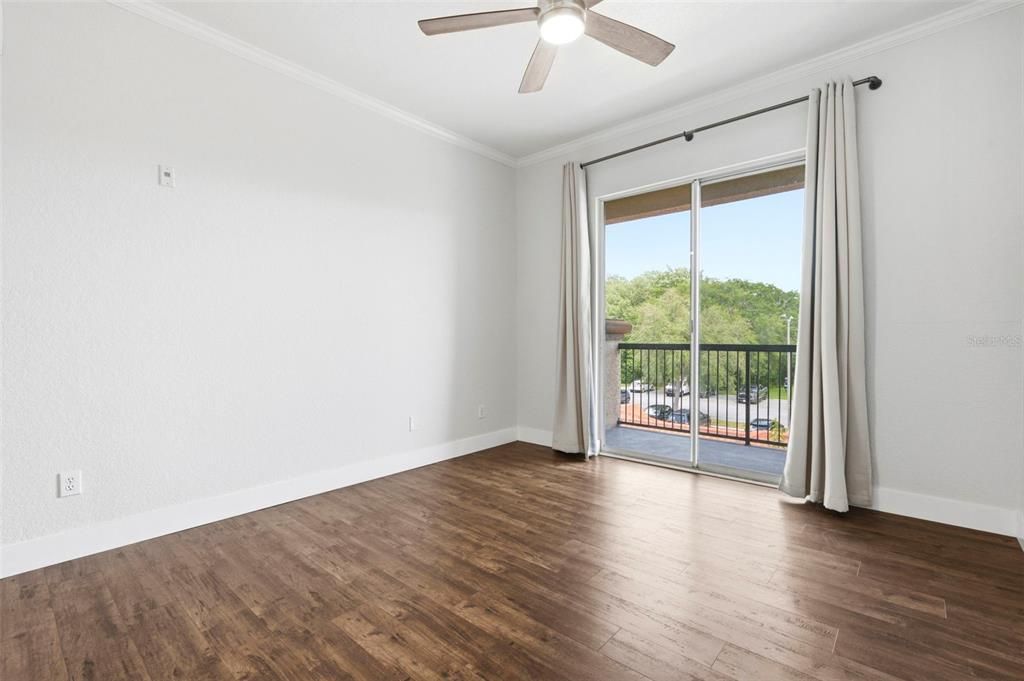 For Sale: $159,000 (1 beds, 1 baths, 792 Square Feet)
