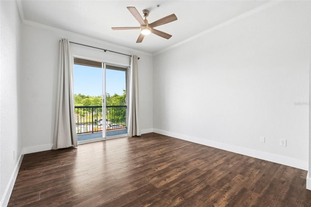 For Sale: $159,000 (1 beds, 1 baths, 792 Square Feet)