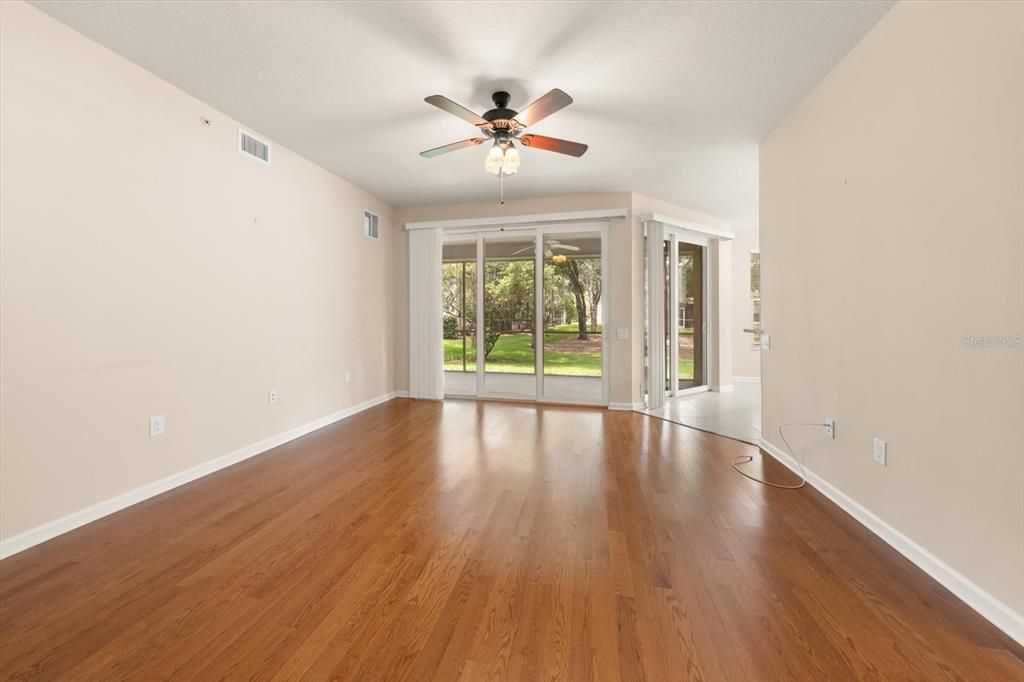 For Sale: $372,000 (2 beds, 2 baths, 1638 Square Feet)