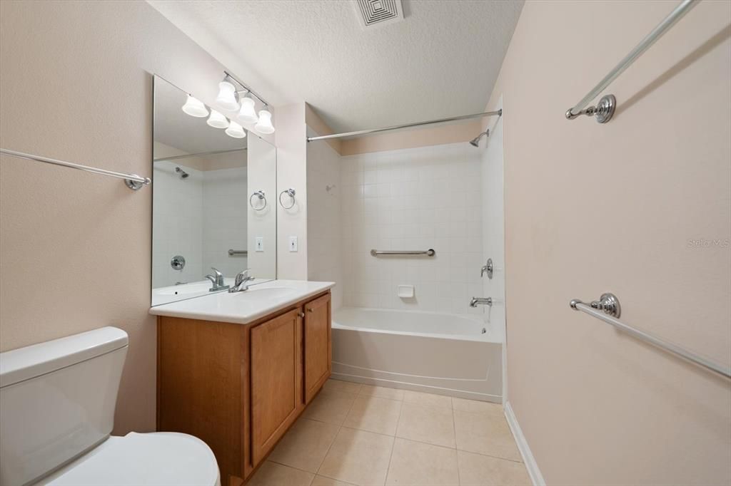 For Sale: $372,000 (2 beds, 2 baths, 1638 Square Feet)