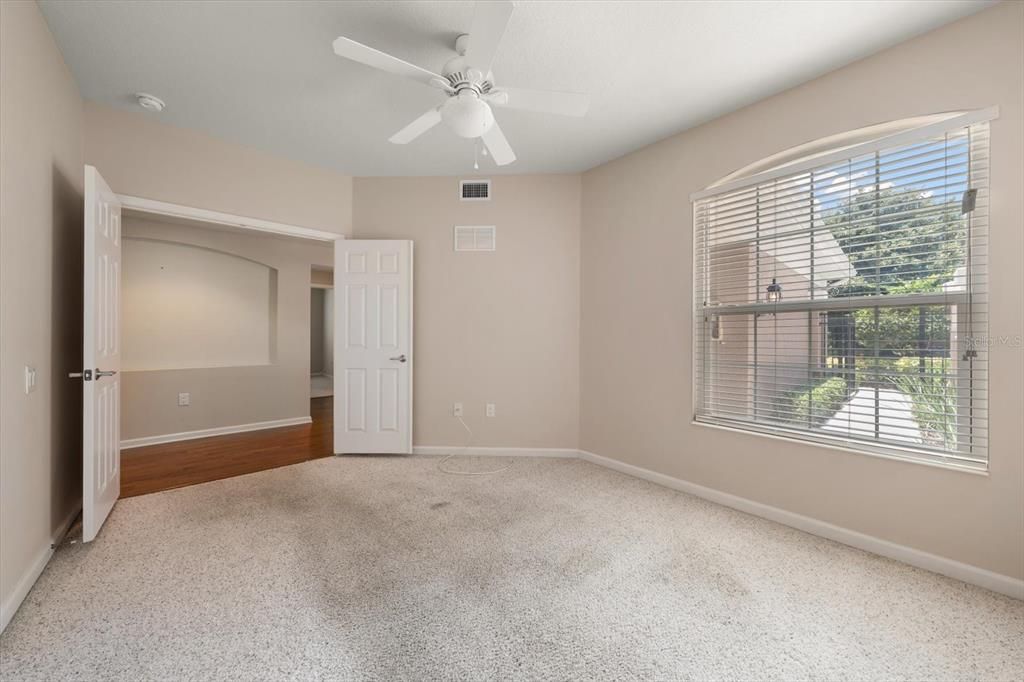 For Sale: $372,000 (2 beds, 2 baths, 1638 Square Feet)