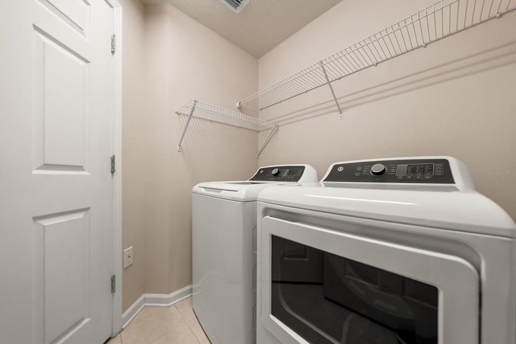 For Sale: $372,000 (2 beds, 2 baths, 1638 Square Feet)