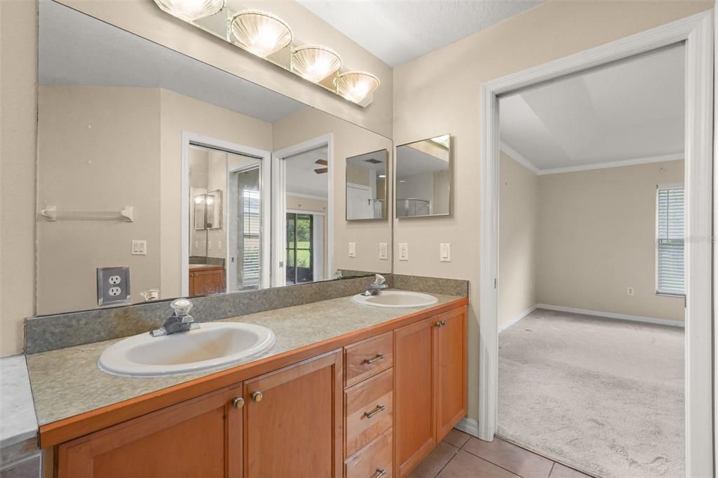For Sale: $389,900 (4 beds, 3 baths, 2069 Square Feet)
