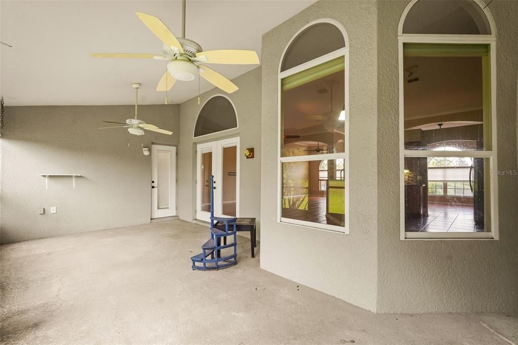 For Sale: $389,900 (4 beds, 3 baths, 2069 Square Feet)