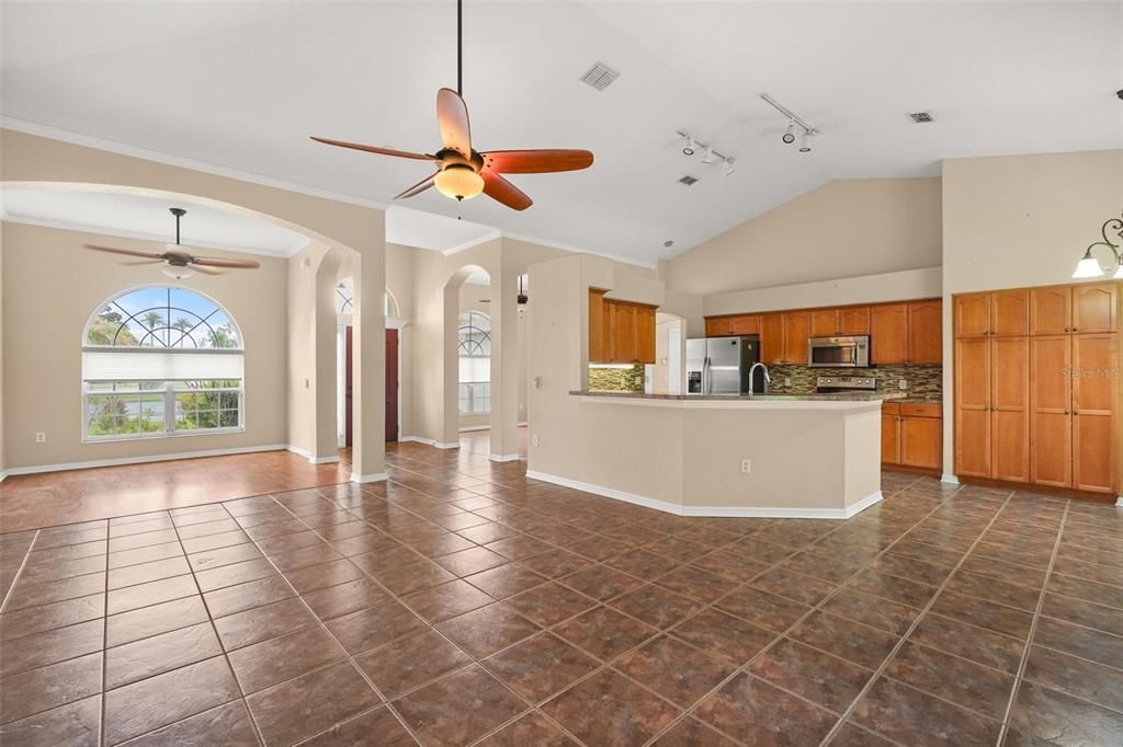 For Sale: $389,900 (4 beds, 3 baths, 2069 Square Feet)