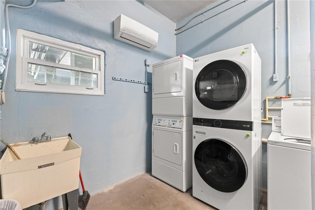 На продажу: $175,000 (1 спален, 1 ванн, 820 Квадратных фут)