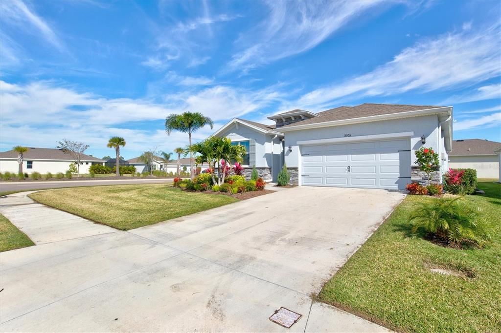 For Rent: $2,950 (4 beds, 2 baths, 2047 Square Feet)