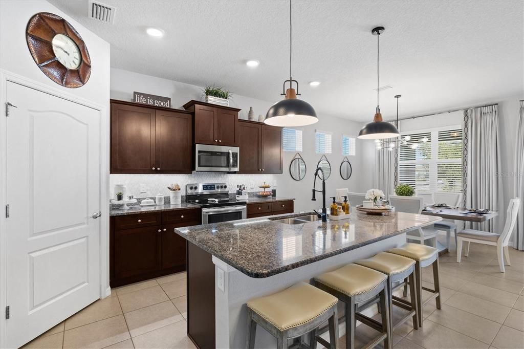 For Rent: $2,950 (4 beds, 2 baths, 2047 Square Feet)