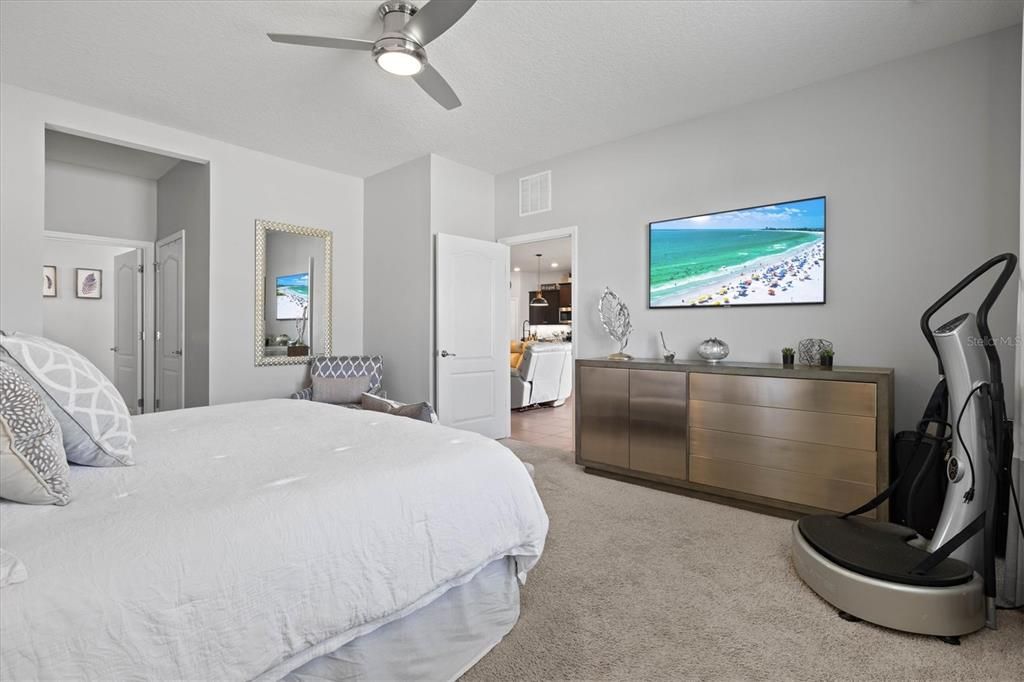 For Rent: $2,950 (4 beds, 2 baths, 2047 Square Feet)