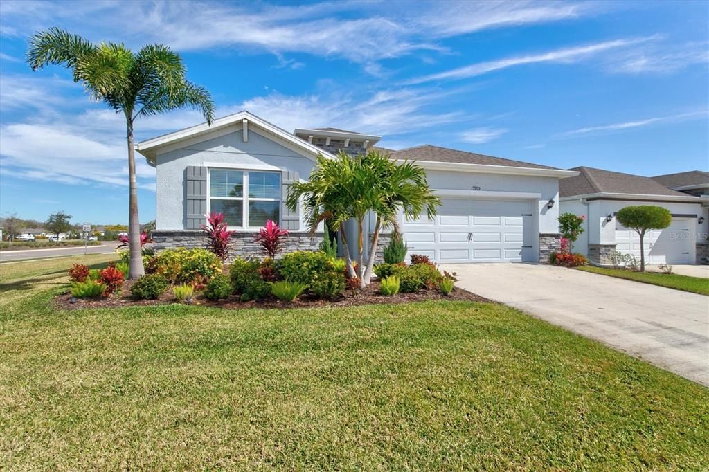 For Rent: $2,950 (4 beds, 2 baths, 2047 Square Feet)