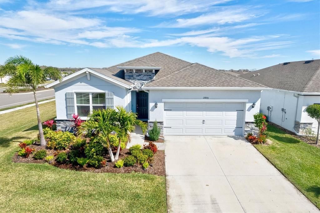 For Rent: $2,950 (4 beds, 2 baths, 2047 Square Feet)