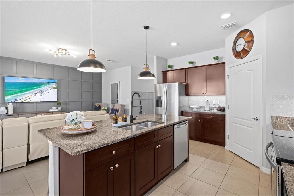 For Rent: $2,950 (4 beds, 2 baths, 2047 Square Feet)