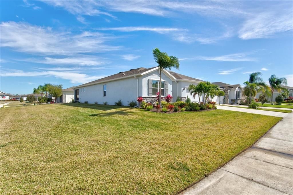 For Rent: $2,950 (4 beds, 2 baths, 2047 Square Feet)