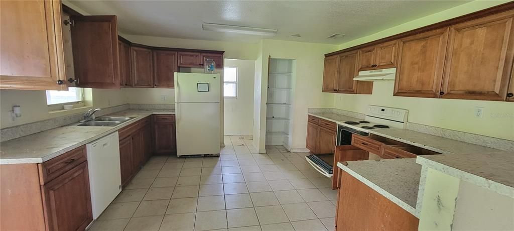For Sale: $130,000 (3 beds, 2 baths, 1929 Square Feet)