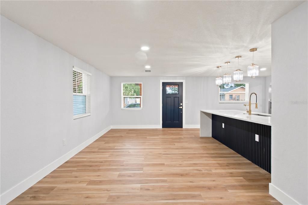 For Sale: $379,900 (3 beds, 2 baths, 1728 Square Feet)