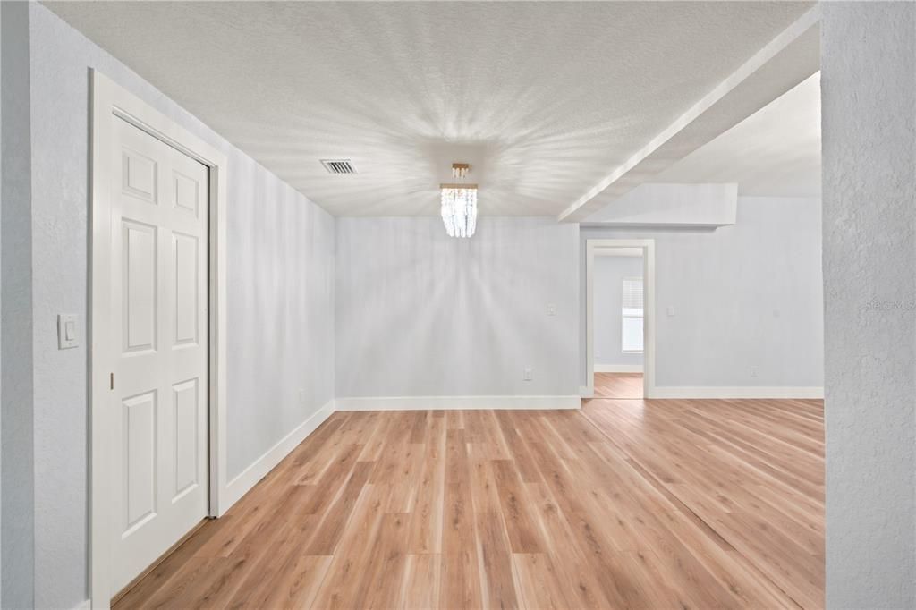 For Sale: $379,900 (3 beds, 2 baths, 1728 Square Feet)