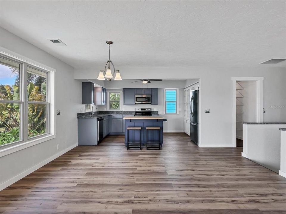For Rent: $4,500 (3 beds, 3 baths, 2400 Square Feet)