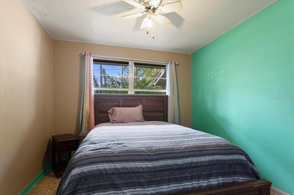 For Sale: $259,900 (4 beds, 2 baths, 1404 Square Feet)