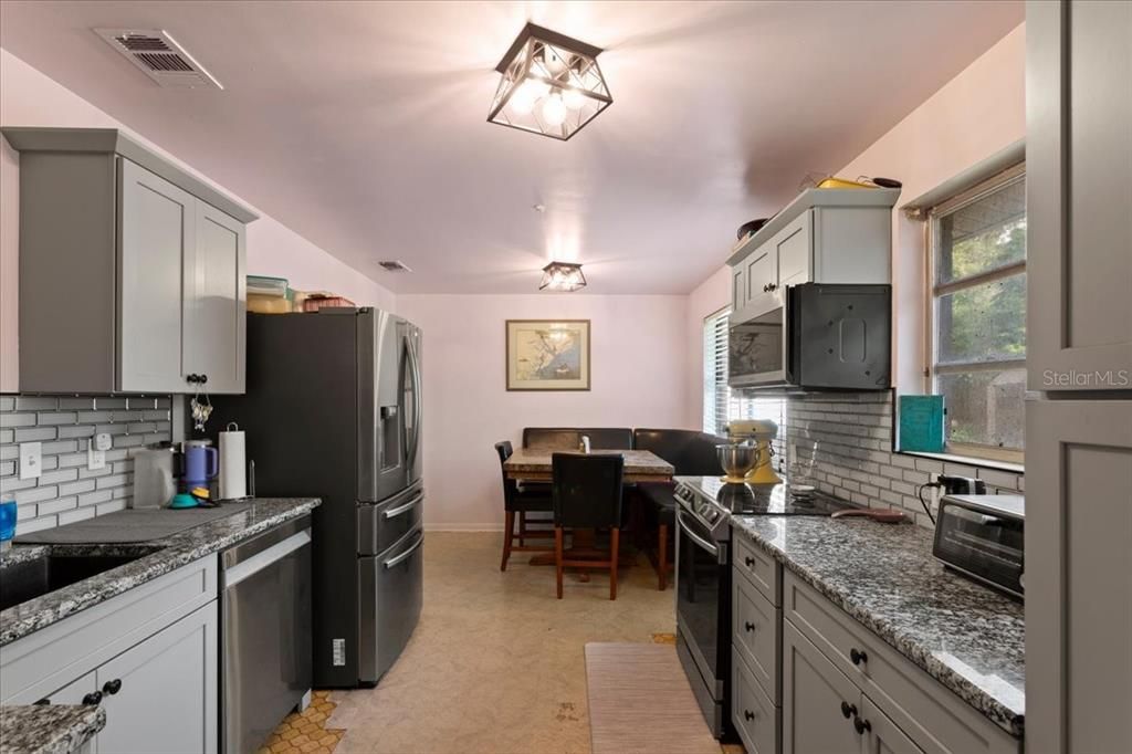 For Sale: $259,900 (4 beds, 2 baths, 1404 Square Feet)