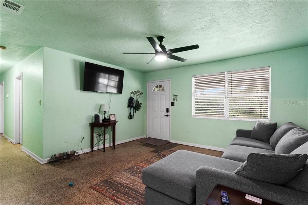 For Sale: $259,900 (4 beds, 2 baths, 1404 Square Feet)