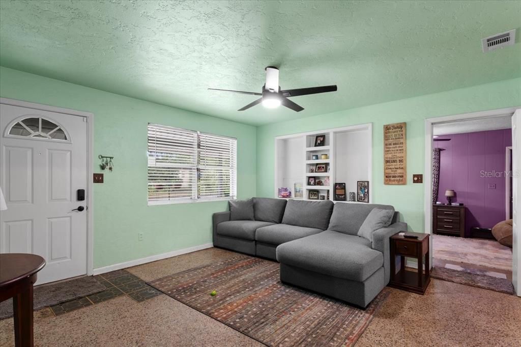 For Sale: $259,900 (4 beds, 2 baths, 1404 Square Feet)