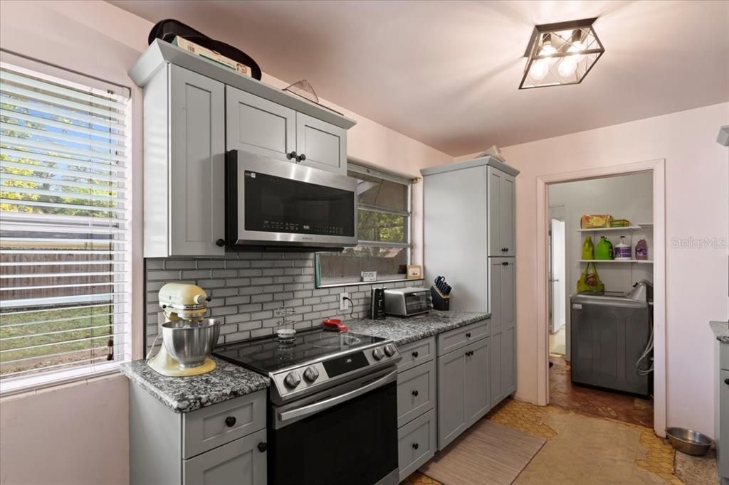 For Sale: $259,900 (4 beds, 2 baths, 1404 Square Feet)
