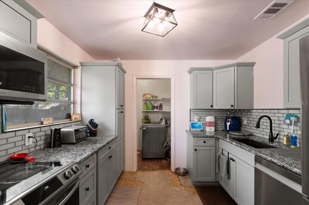 For Sale: $259,900 (4 beds, 2 baths, 1404 Square Feet)