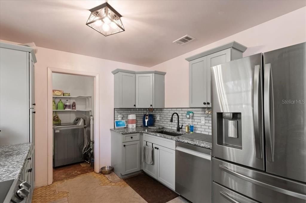 For Sale: $259,900 (4 beds, 2 baths, 1404 Square Feet)