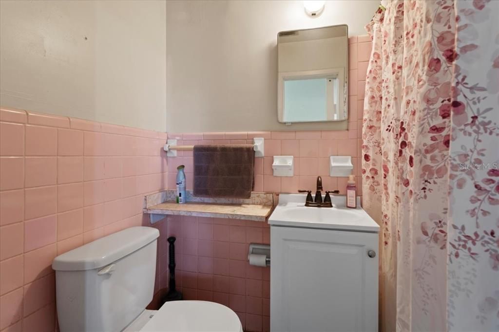 For Sale: $259,900 (4 beds, 2 baths, 1404 Square Feet)