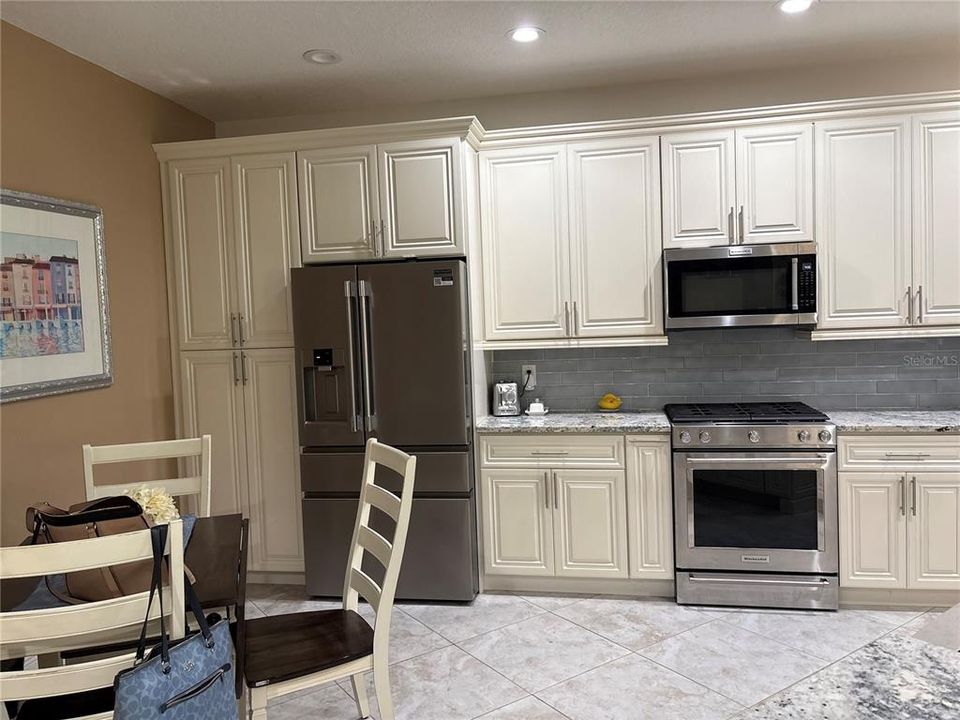 For Sale: $389,000 (3 beds, 2 baths, 2054 Square Feet)