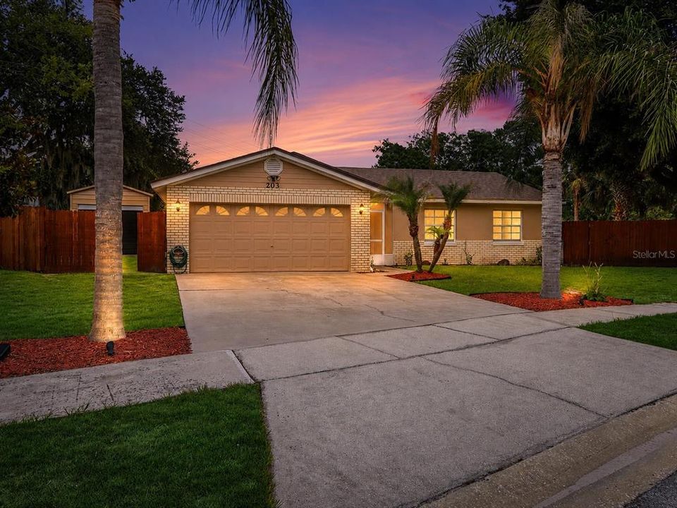 For Sale: $420,000 (3 beds, 2 baths, 1218 Square Feet)