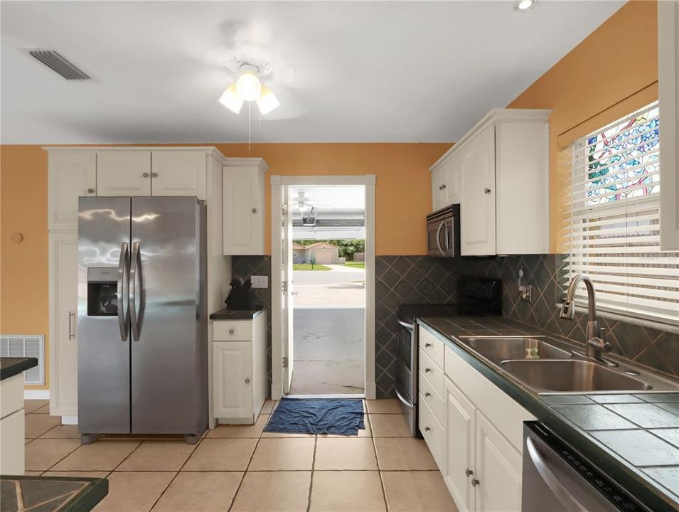 For Sale: $420,000 (3 beds, 2 baths, 1218 Square Feet)