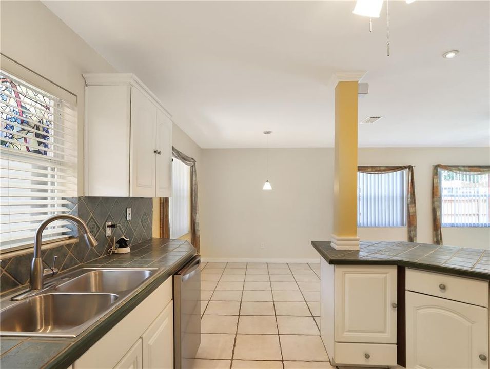 For Sale: $420,000 (3 beds, 2 baths, 1218 Square Feet)