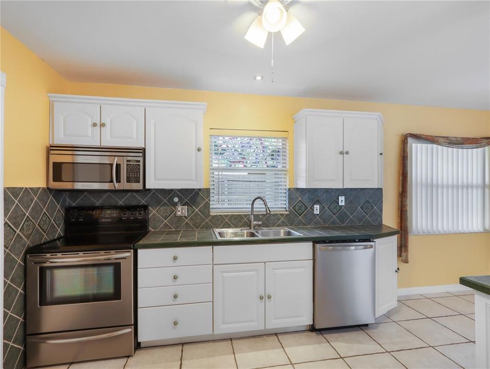 For Sale: $420,000 (3 beds, 2 baths, 1218 Square Feet)