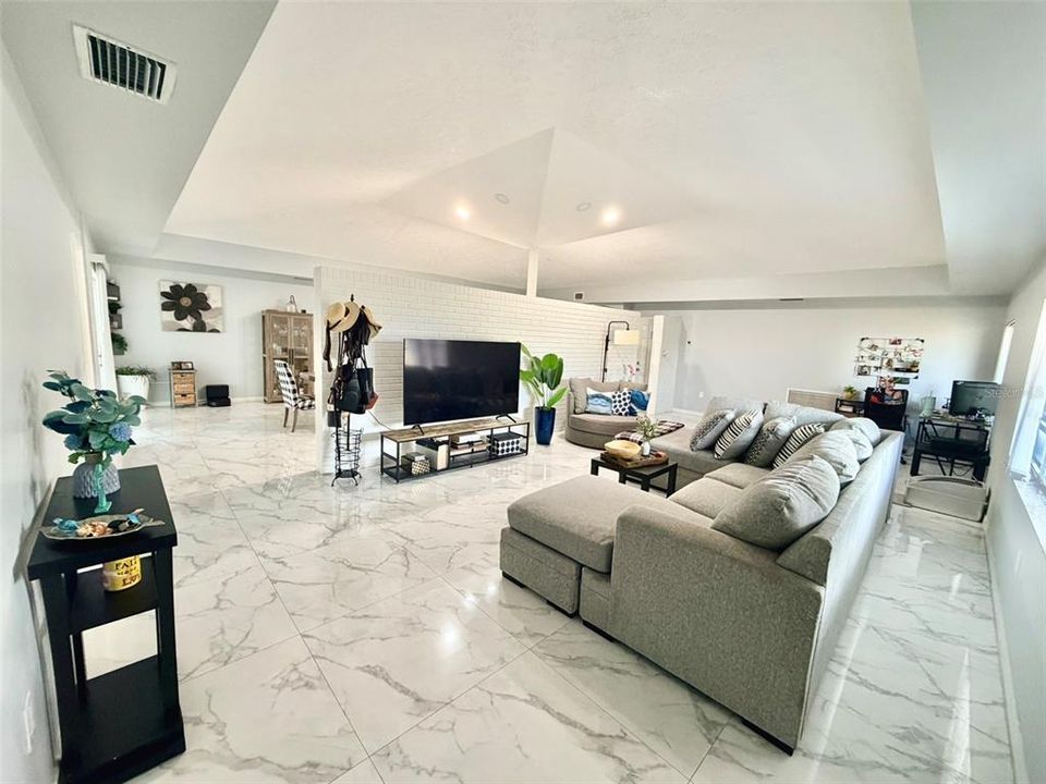 For Sale: $549,900 (4 beds, 3 baths, 1785 Square Feet)