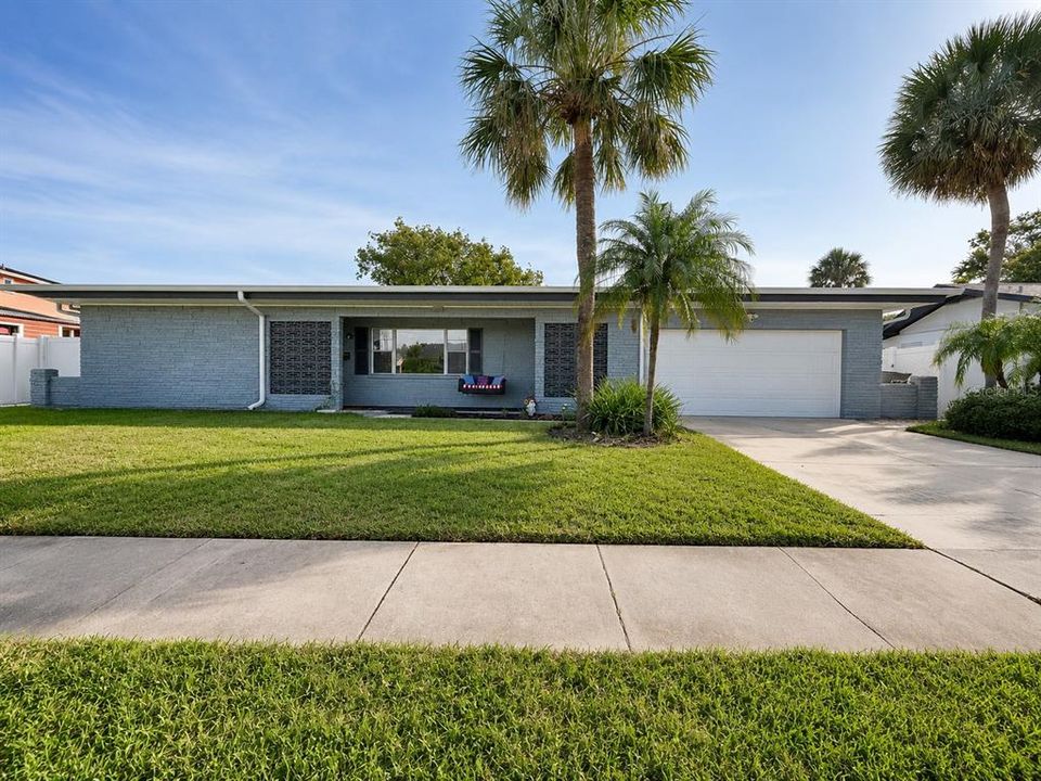 For Sale: $549,900 (4 beds, 3 baths, 1785 Square Feet)