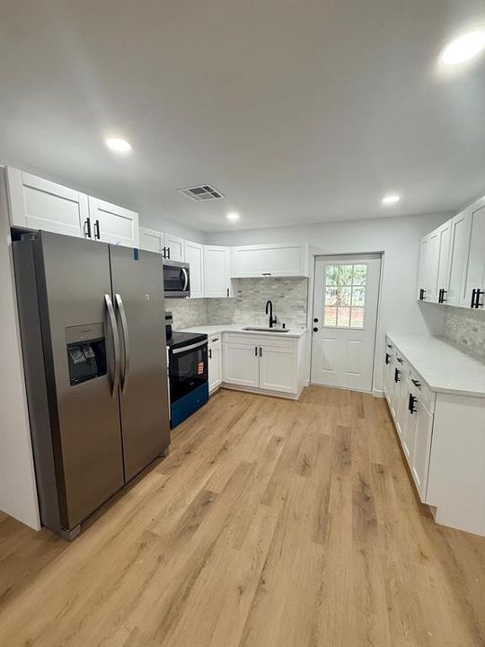 For Rent: $2,950 (3 beds, 2 baths, 952 Square Feet)