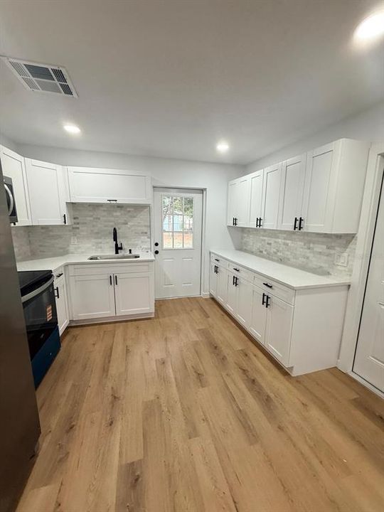 For Rent: $2,950 (3 beds, 2 baths, 952 Square Feet)
