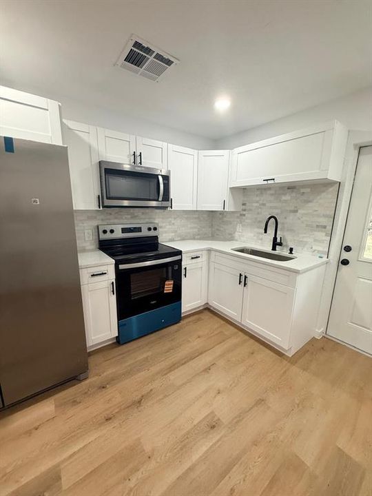 For Rent: $2,950 (3 beds, 2 baths, 952 Square Feet)