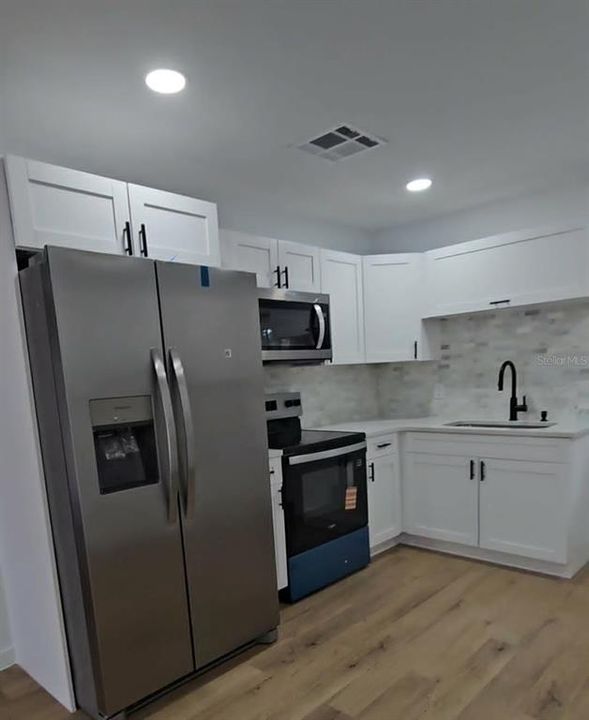 For Rent: $2,950 (3 beds, 2 baths, 952 Square Feet)