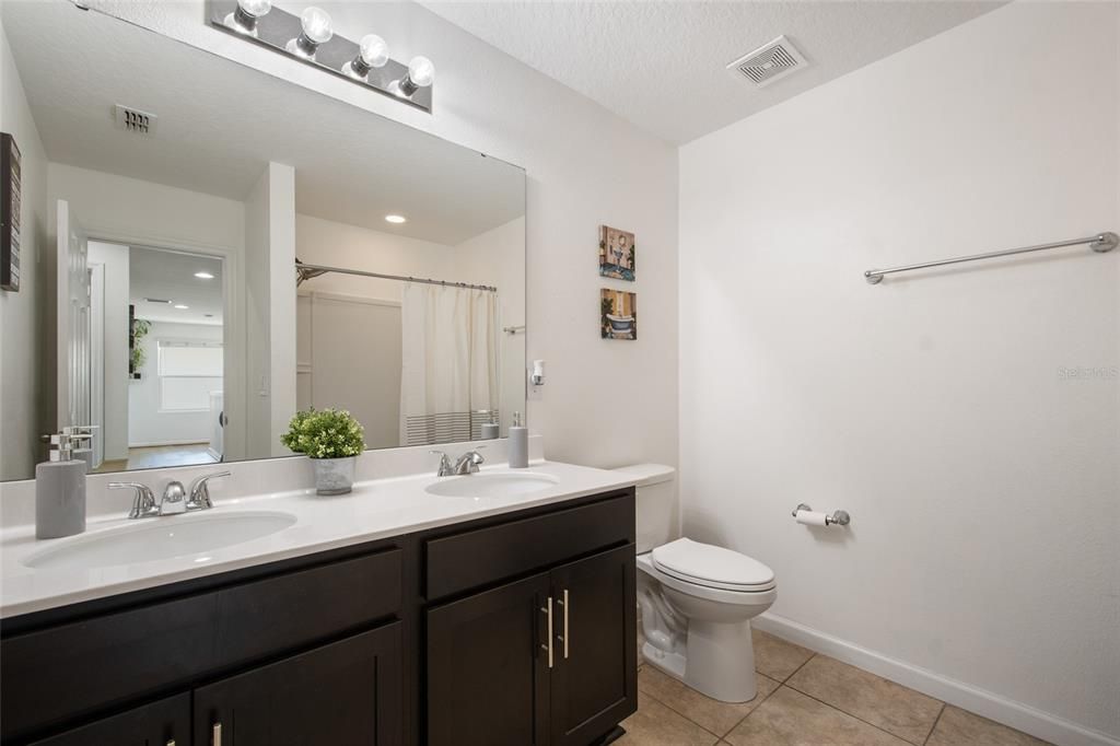 For Sale: $420,000 (5 beds, 3 baths, 2611 Square Feet)