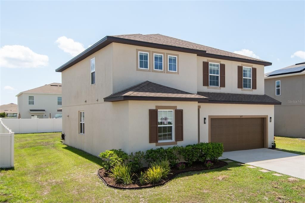 For Sale: $420,000 (5 beds, 3 baths, 2611 Square Feet)