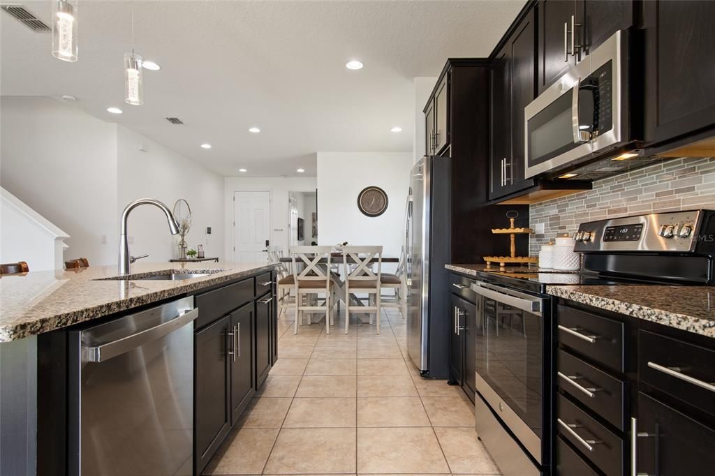 For Sale: $420,000 (5 beds, 3 baths, 2611 Square Feet)