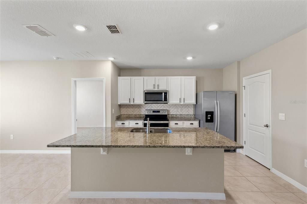 For Sale: $394,000 (3 beds, 2 baths, 1672 Square Feet)