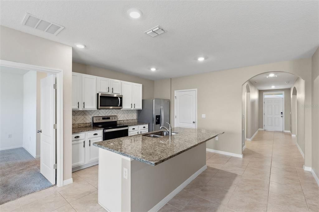 For Sale: $394,000 (3 beds, 2 baths, 1672 Square Feet)