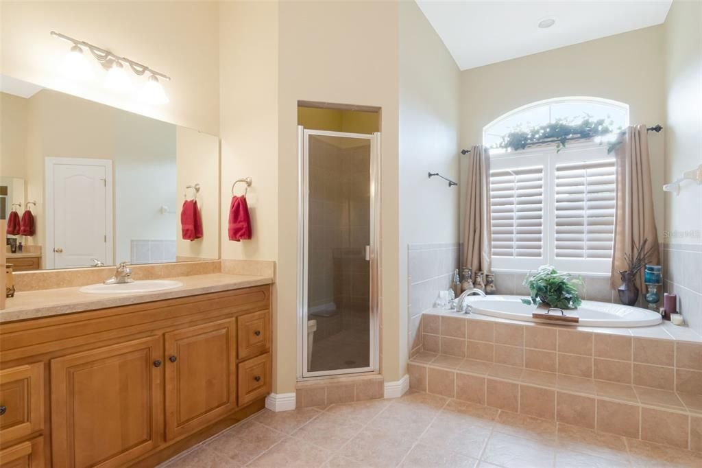 For Sale: $820,000 (4 beds, 3 baths, 2589 Square Feet)