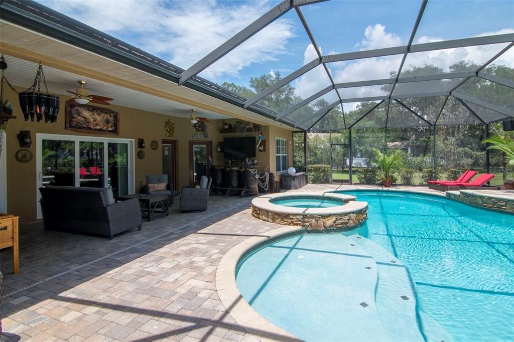 For Sale: $820,000 (4 beds, 3 baths, 2589 Square Feet)