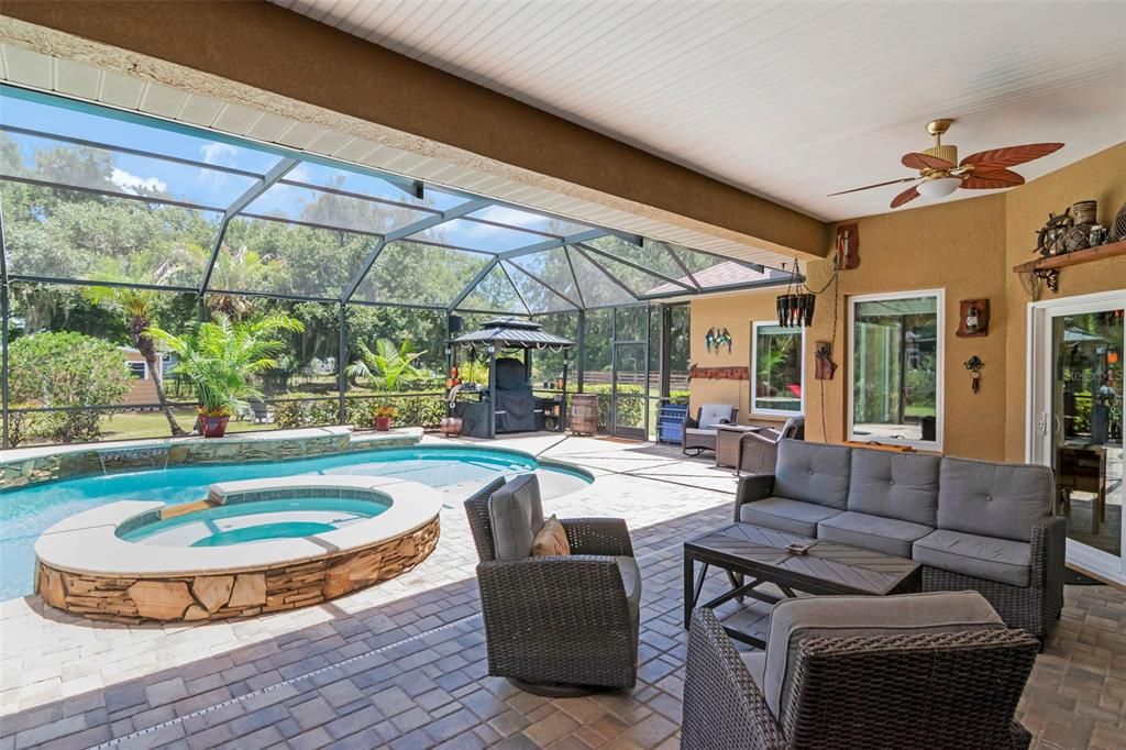 For Sale: $820,000 (4 beds, 3 baths, 2589 Square Feet)