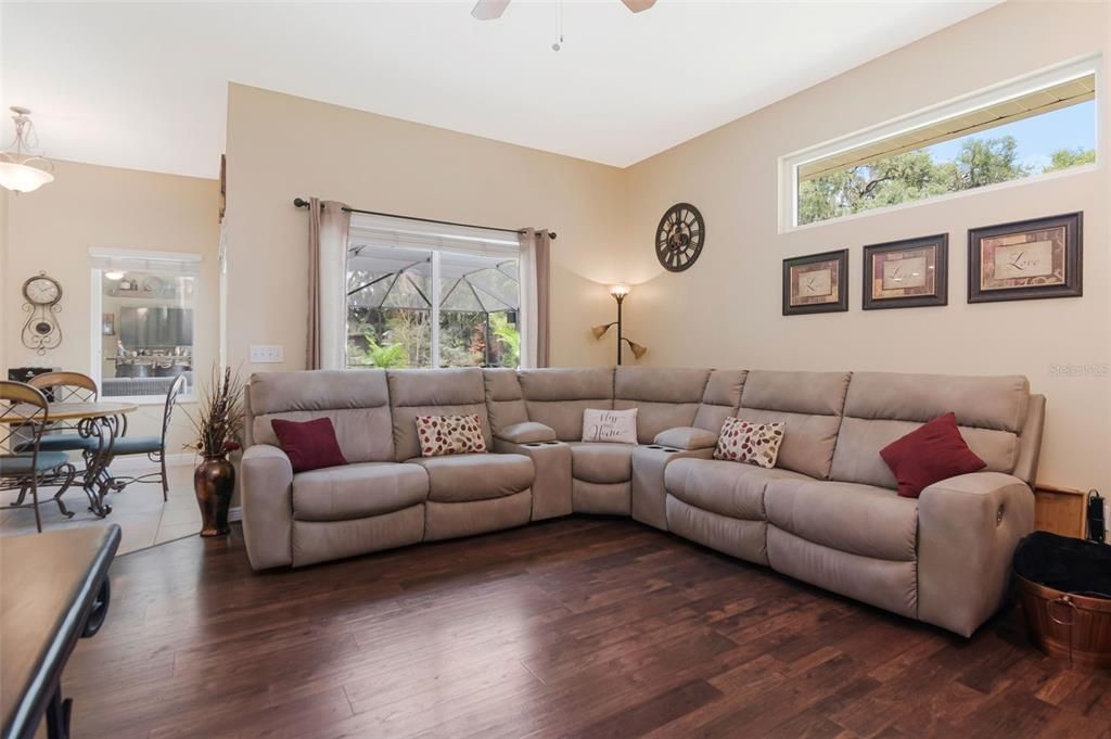 For Sale: $820,000 (4 beds, 3 baths, 2589 Square Feet)