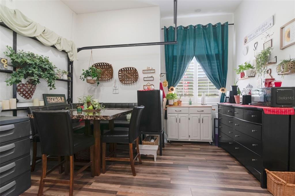 For Sale: $820,000 (4 beds, 3 baths, 2589 Square Feet)